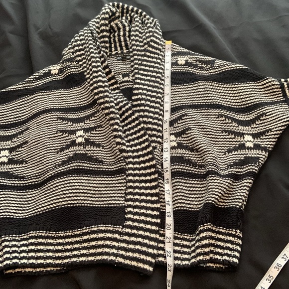 Express Sweater Shrug - Picture 6 of 7